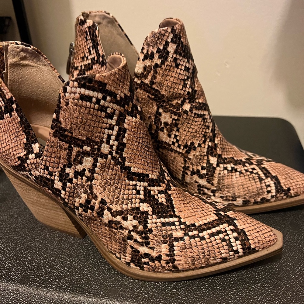 Brand new booties looks nice with jeans and shorts all year bootie